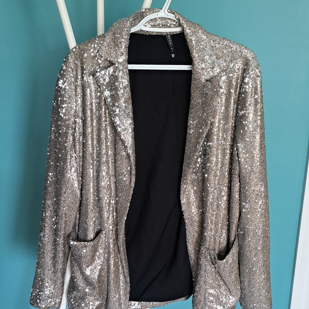 Elegant Sequin Blazer in Silver